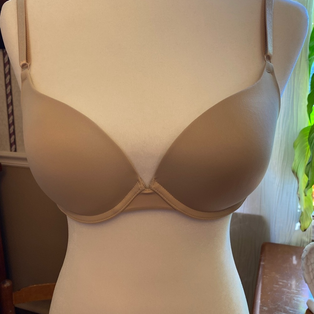 NWOT Maidenform light lift bra 34D